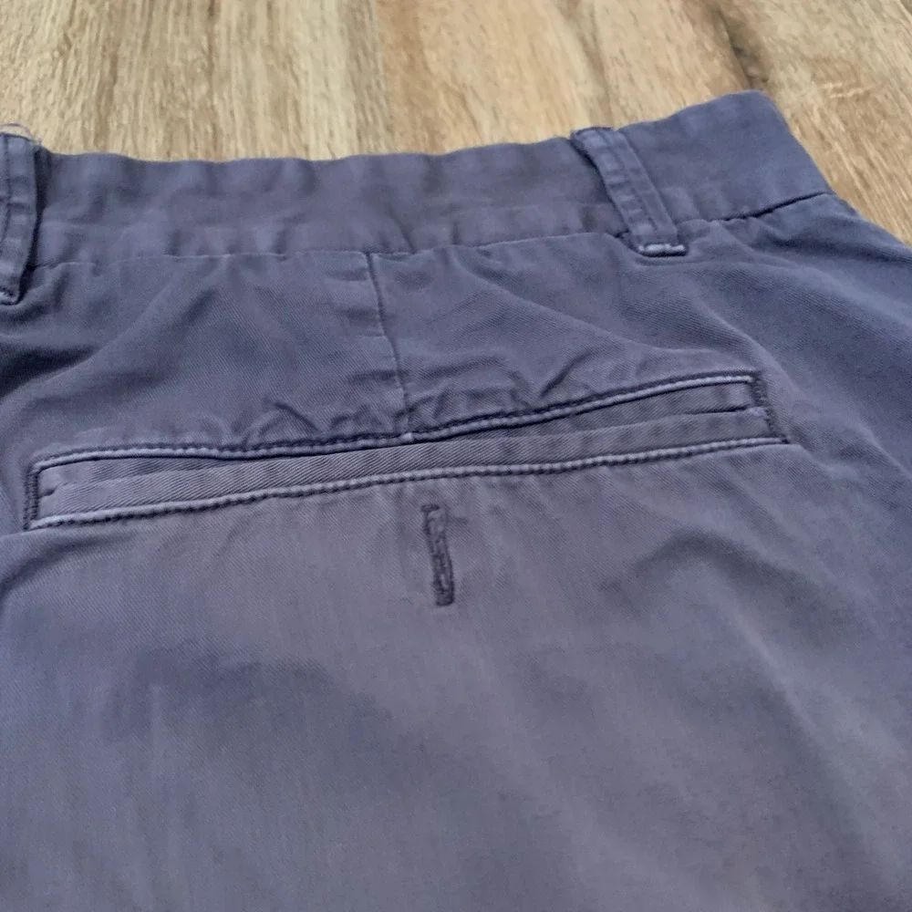 Everlane flat-front chino shorts in navy blue - size 34 mens - 7 inch